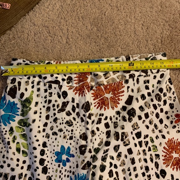 Chico’s Floral Print Capri Pants - Picture 11 of 11